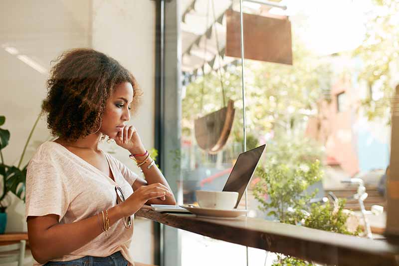 How to handle negative online reviews